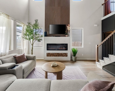 217 Mccrae Dr - Photo Thumbnail 2