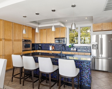 14020 Lakeview Dr - Photo Thumbnail 7