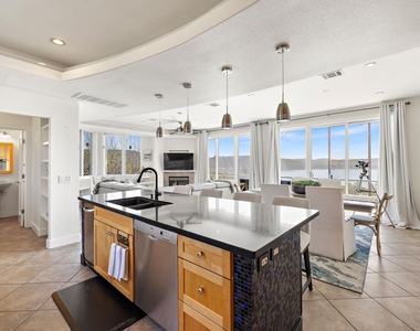 14020 Lakeview Dr - Photo Thumbnail 8