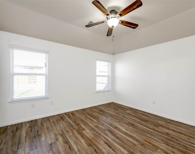 5800 Montrelia Dr - Photo Thumbnail 15
