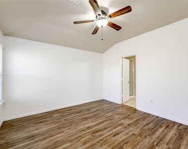 5800 Montrelia Dr - Photo Thumbnail 14