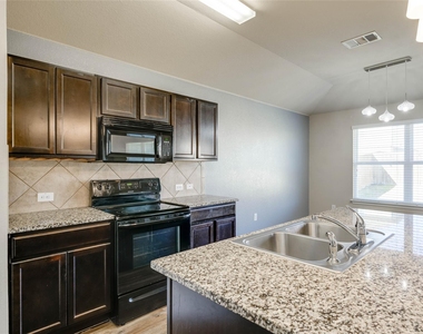 5800 Montrelia Dr - Photo Thumbnail 8