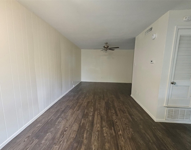 4406 Avenue C - Photo Thumbnail 6