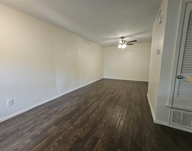 4406 Avenue C - Photo Thumbnail 2