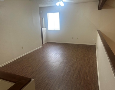 6907 Woodhue Dr - Photo Thumbnail 20