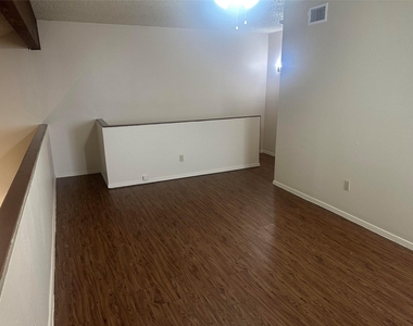 6907 Woodhue Dr - Photo Thumbnail 21