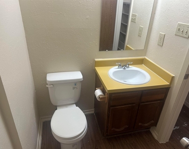 6907 Woodhue Dr - Photo Thumbnail 23