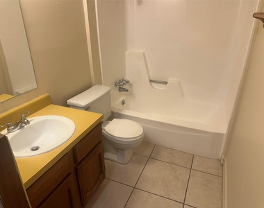 6907 Woodhue Dr - Photo Thumbnail 15
