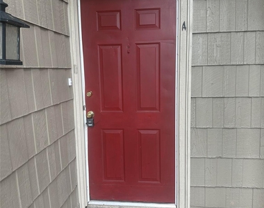 6907 Woodhue Dr - Photo Thumbnail 4
