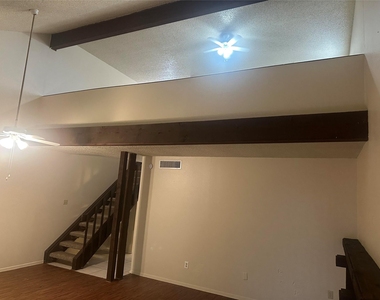 6907 Woodhue Dr - Photo Thumbnail 9