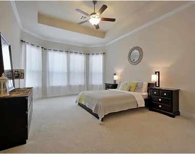 2405 Erica Kaitlin Ln - Photo Thumbnail 5