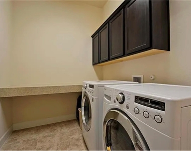 2405 Erica Kaitlin Ln - Photo Thumbnail 7