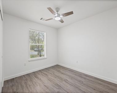 1100 Monte Vista Dr - Photo Thumbnail 16