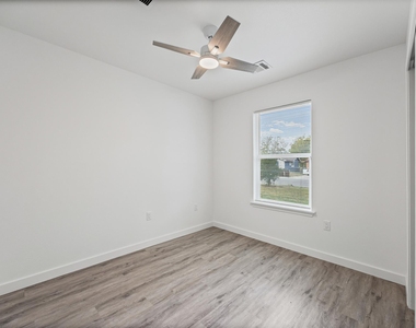 1100 Monte Vista Dr - Photo Thumbnail 13