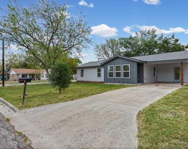 1100 Monte Vista Dr - Photo Thumbnail 1