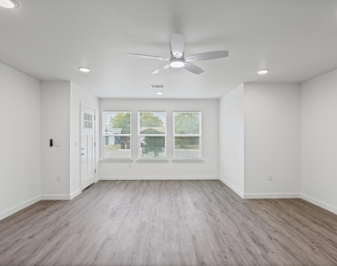 1100 Monte Vista Dr - Photo Thumbnail 6