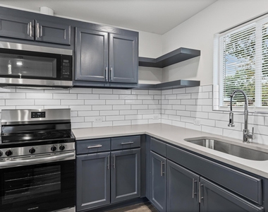 1100 Monte Vista Dr - Photo Thumbnail 10