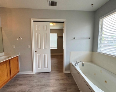 1009 Rutgers Dr - Photo Thumbnail 24