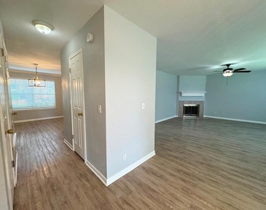 1009 Rutgers Dr - Photo Thumbnail 9