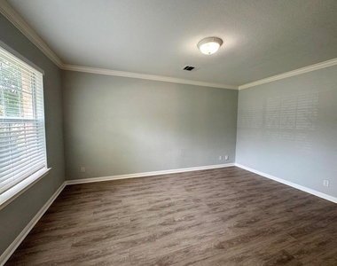 1009 Rutgers Dr - Photo Thumbnail 3