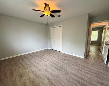 1009 Rutgers Dr - Photo Thumbnail 32