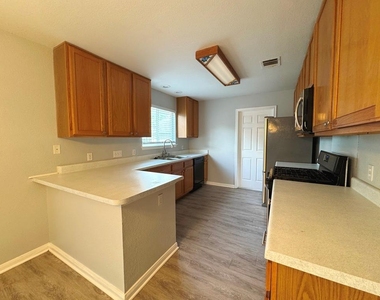 1009 Rutgers Dr - Photo Thumbnail 17