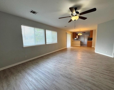 1009 Rutgers Dr - Photo Thumbnail 13