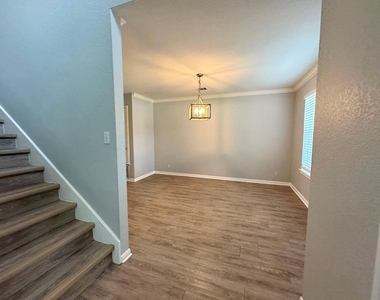 1009 Rutgers Dr - Photo Thumbnail 5