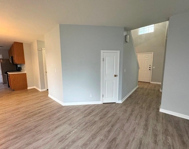 1009 Rutgers Dr - Photo Thumbnail 8