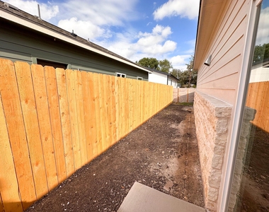817 5th St - Photo Thumbnail 15