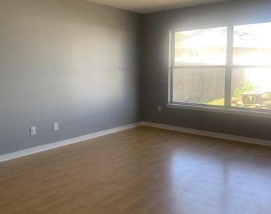 1752 Glen Laurel Drive - Photo Thumbnail 9