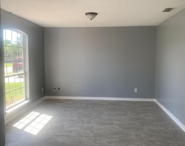 1752 Glen Laurel Drive - Photo Thumbnail 3