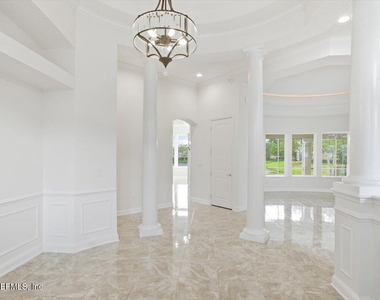 743 E Dorchester Drive - Photo Thumbnail 5