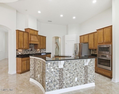 743 E Dorchester Drive - Photo Thumbnail 9