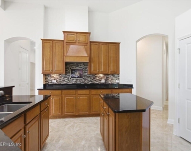 743 E Dorchester Drive - Photo Thumbnail 12