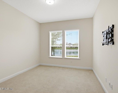 743 E Dorchester Drive - Photo Thumbnail 20