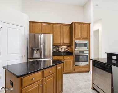 743 E Dorchester Drive - Photo Thumbnail 10