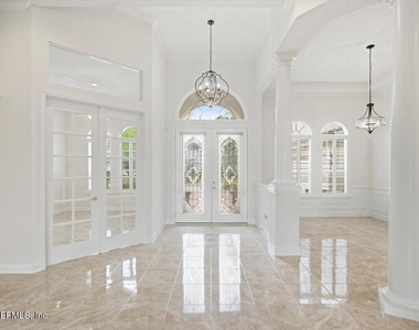 743 E Dorchester Drive - Photo Thumbnail 2