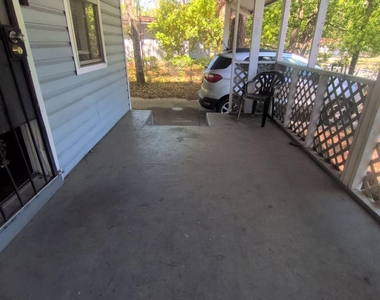 2092 Benedict Road - Photo Thumbnail 2