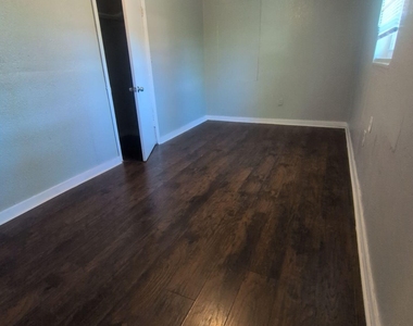 2092 Benedict Road - Photo Thumbnail 4