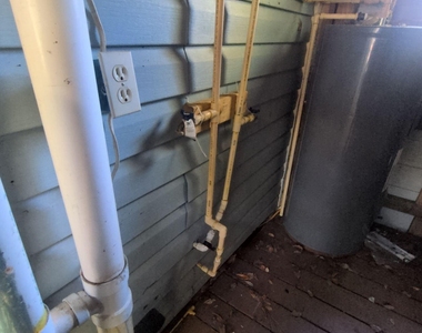 2092 Benedict Road - Photo Thumbnail 13
