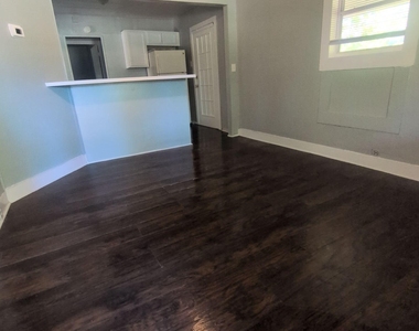 2092 Benedict Road - Photo Thumbnail 12