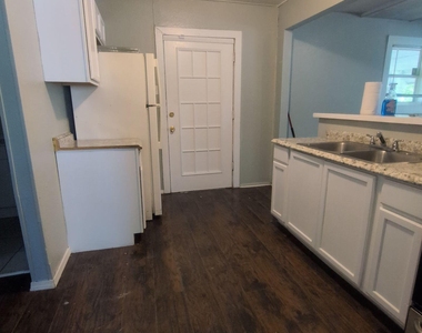2092 Benedict Road - Photo Thumbnail 11