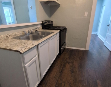 2092 Benedict Road - Photo Thumbnail 10