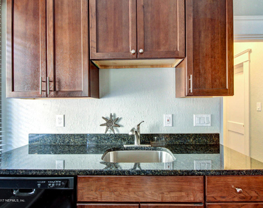 2116 Herschel Street - Photo Thumbnail 9