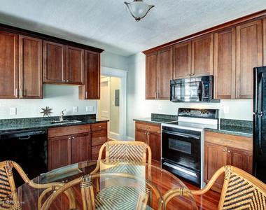 2116 Herschel Street - Photo Thumbnail 7