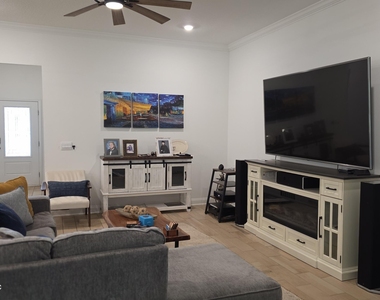 248 Zancara Street - Photo Thumbnail 11