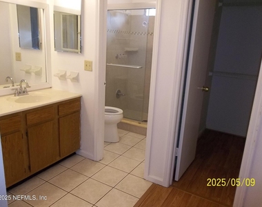 255 Leatherleaf Drive - Photo Thumbnail 14