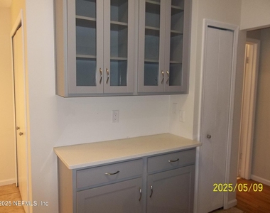 255 Leatherleaf Drive - Photo Thumbnail 12