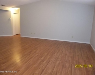 255 Leatherleaf Drive - Photo Thumbnail 2
